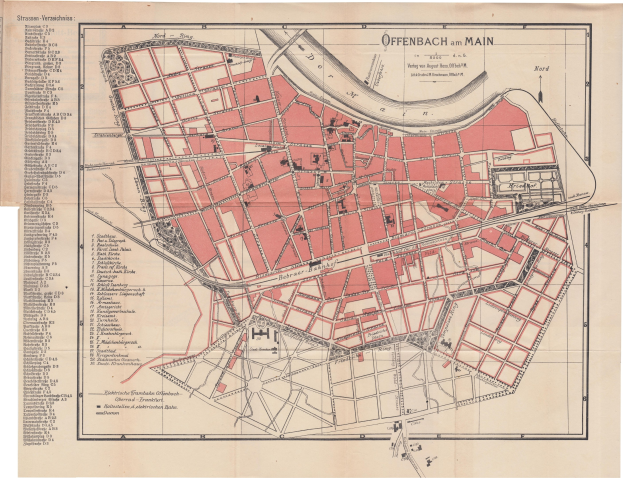Ein altes Stadtplan von Offenbach, Deutschland, mit detaillierten Straßen, Gebäuden, Sehenswürdigkeiten und Texten, die Informationen über die Stadt liefern.
