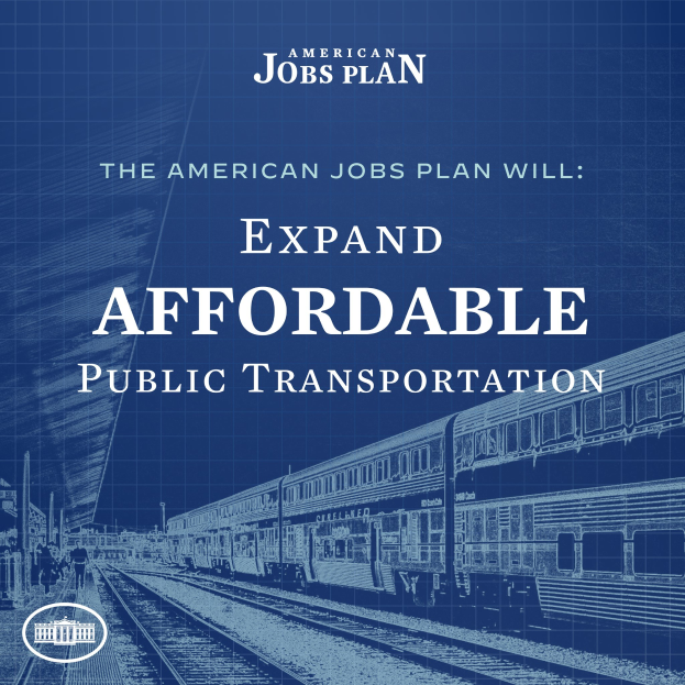 Plakat mit einem Zug auf einer Bahnstrecke mit mehreren Menschen in der Nähe, bewirbt "The American Jobs Plan Will Expand Affordable Public Transportation".