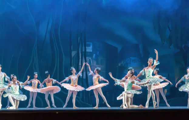 "Theater des Estrada-Liedes" des Zentrums für Ästhetische Erziehung von Kindern der Region Nizhny Novgorod wird vor Beginn der "Nussknacker"-Vorstellung im Nizhny-Novgorod-TYUZ am 1. Juni auftreten