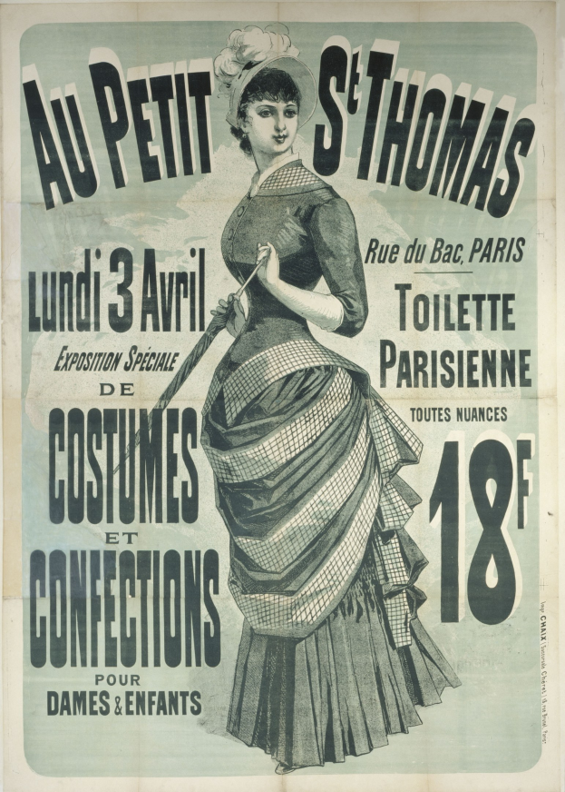 Ein altes Plakat, das eine Kostümvorstellung ankündigt und eine Frau in einem langen, hochgeschlossenen, langärmligen Kleid mit einem Haarknoten zeigt, die anmutig mit gefalteten Händen posiert.