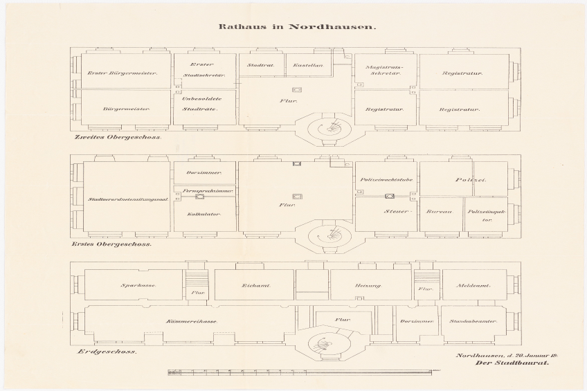 Ein detaillierter Grundriss des Rathauses in Nordhausen, Deutschland, auf Papier, der verschiedene Räume, Flure und Merkmale mit begleitendem Text zeigt.