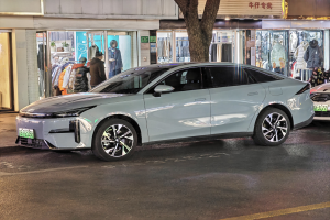 Deutsche Autohersteller drängen auf die Strombuchse auf der IAA
