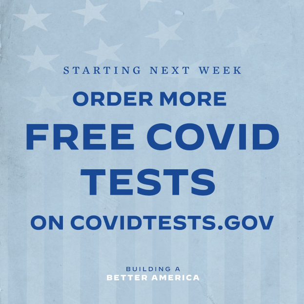 Plakat mit fettem weißem Text auf blauem Hintergrund, auf dem "Ab nächster Woche bestellen Sie mehr kostenlose Covid-Tests auf CovidTests.gov" steht und zur Bestellung von kostenlosen COVID-19-Tests auffordert.