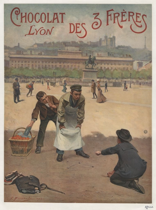 Plakat für 'Chocolat des 3 Freres Lyon', das Menschen mit einem Obstkorb, Gebäuden, Bäumen, einer Statue und einem klaren Himmel zeigt.