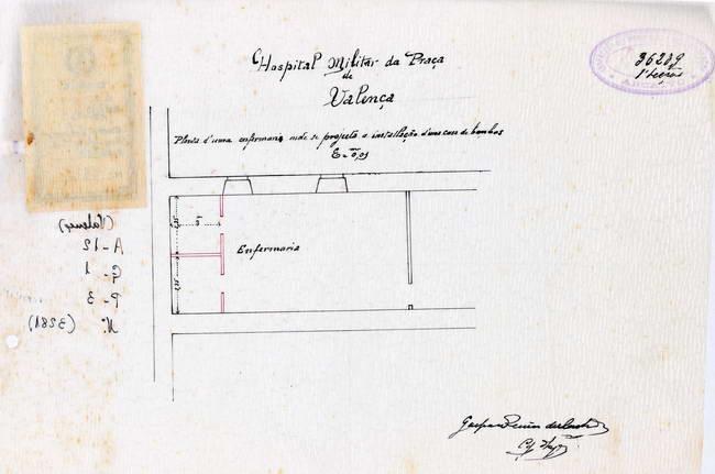 Alter architektonischer Plan eines Krankenhauses mit einer zentralen Zeichnung, umgeben von Text und einem Stempel auf der rechten Seite, der Raumlayouts, Fenster, Türen und Wandabmessungen zeigt.