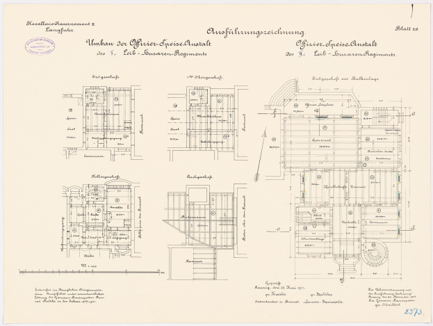 Schwarz-weißer Grundriss des ehemaligen Bundeskanzleramts in der Bundesrepublik Deutschland, der detaillierte architektonische Planung und Textannotationen zeigt.