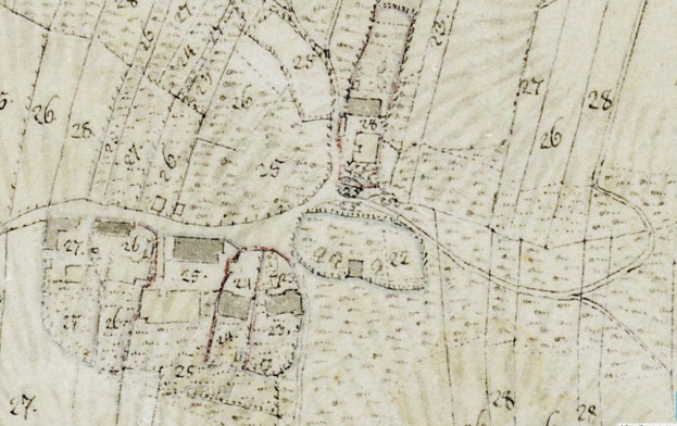 Alte detaillierte Stadtkarte mit nummerierten Gebäuden, Straßen und Text, die eine geplante Entwicklungsstelle am unteren Rand angeben.