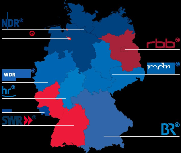 Karte von Deutschland, die die Ergebnisse der Wahl von 2016 nach Bundesländern zeigt, mit rot und blau markierten Bundesländern und Text, der die Namen der Kandidaten und das Wahldatum angibt.