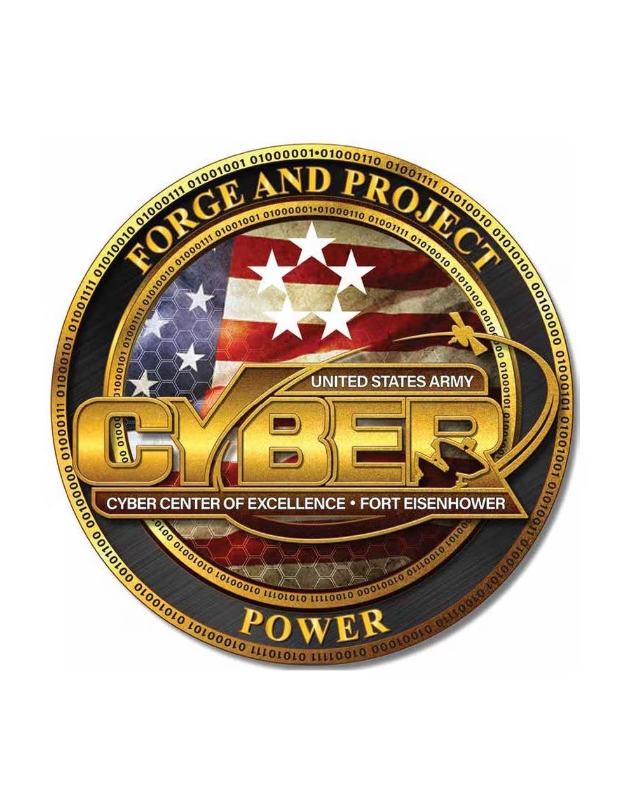Logo der United States Army Cyber Center of Excellence, Fort Eisenhower, mit einem blauen Kreis und einem weißen Stern sowie der schwarzen Schrift 'Forge and Project Cyber Power' darunter.