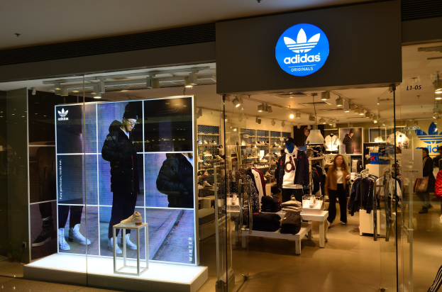 Adidas (ADS) Aktie steigt aufgrund einerUpgrade durch RBC-Analysten und der Lancierung der FIFA-WM-Kampagne